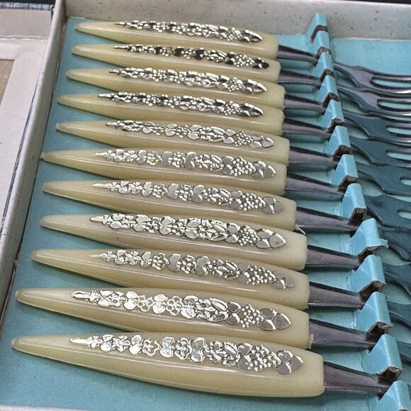 Vintage Little Fork Stainless Steel White Relish & Hors D'Oeuvre Fork Set of 11 - Picture 5 of 9